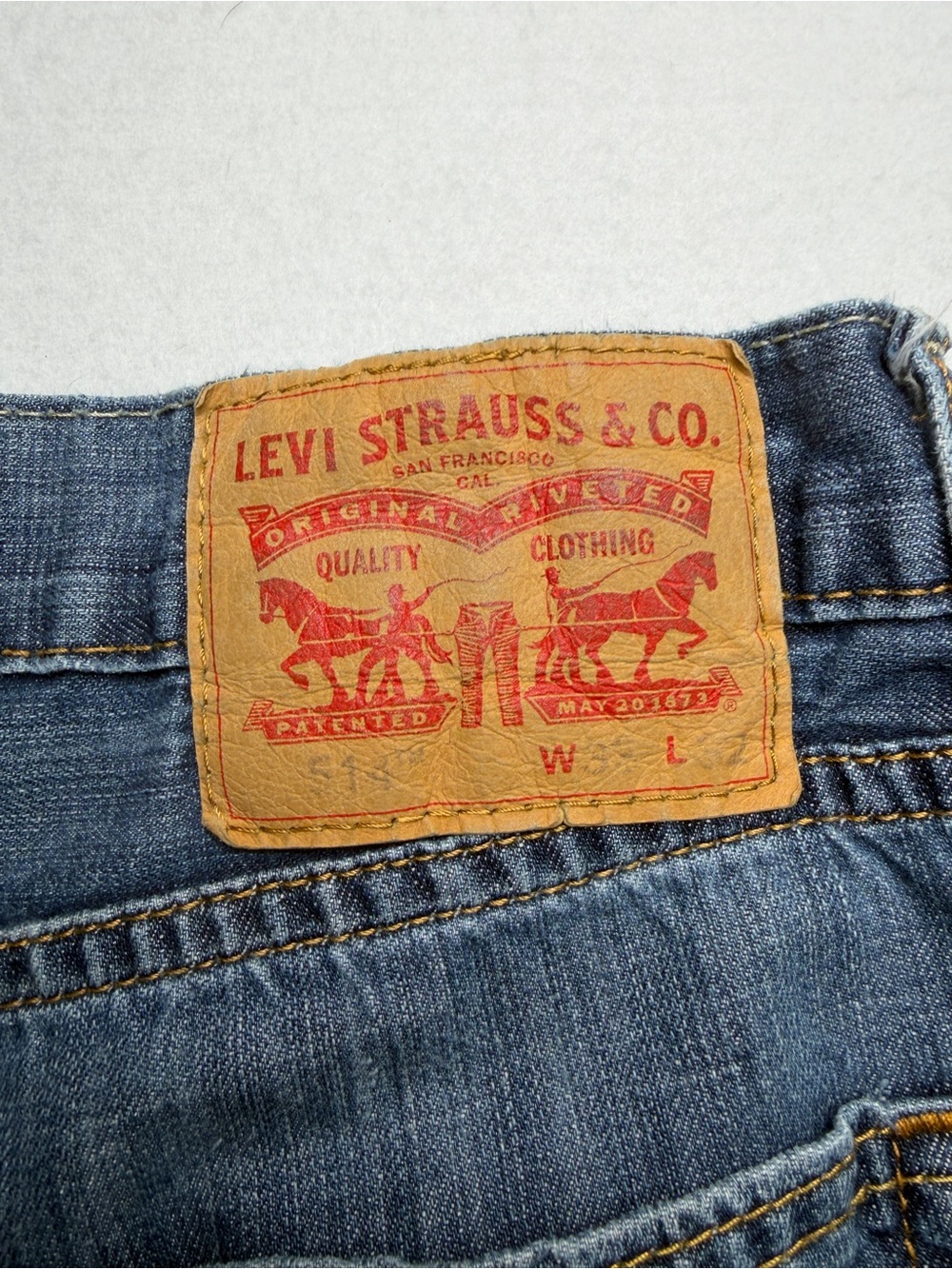 Levi's 514 Straight Fit Jeans Medium Wash Actual Size 32X31 READ DESCRIPTION - Picture 7 of 15
